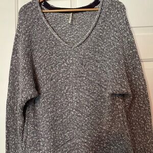 Free People White/Dark Blue Sweater S